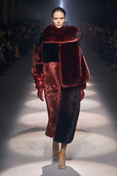 Look 14